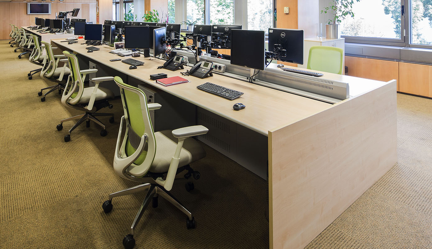 Trading Desks Height Adjustable Trading Desks Xpert Banking Furniture
